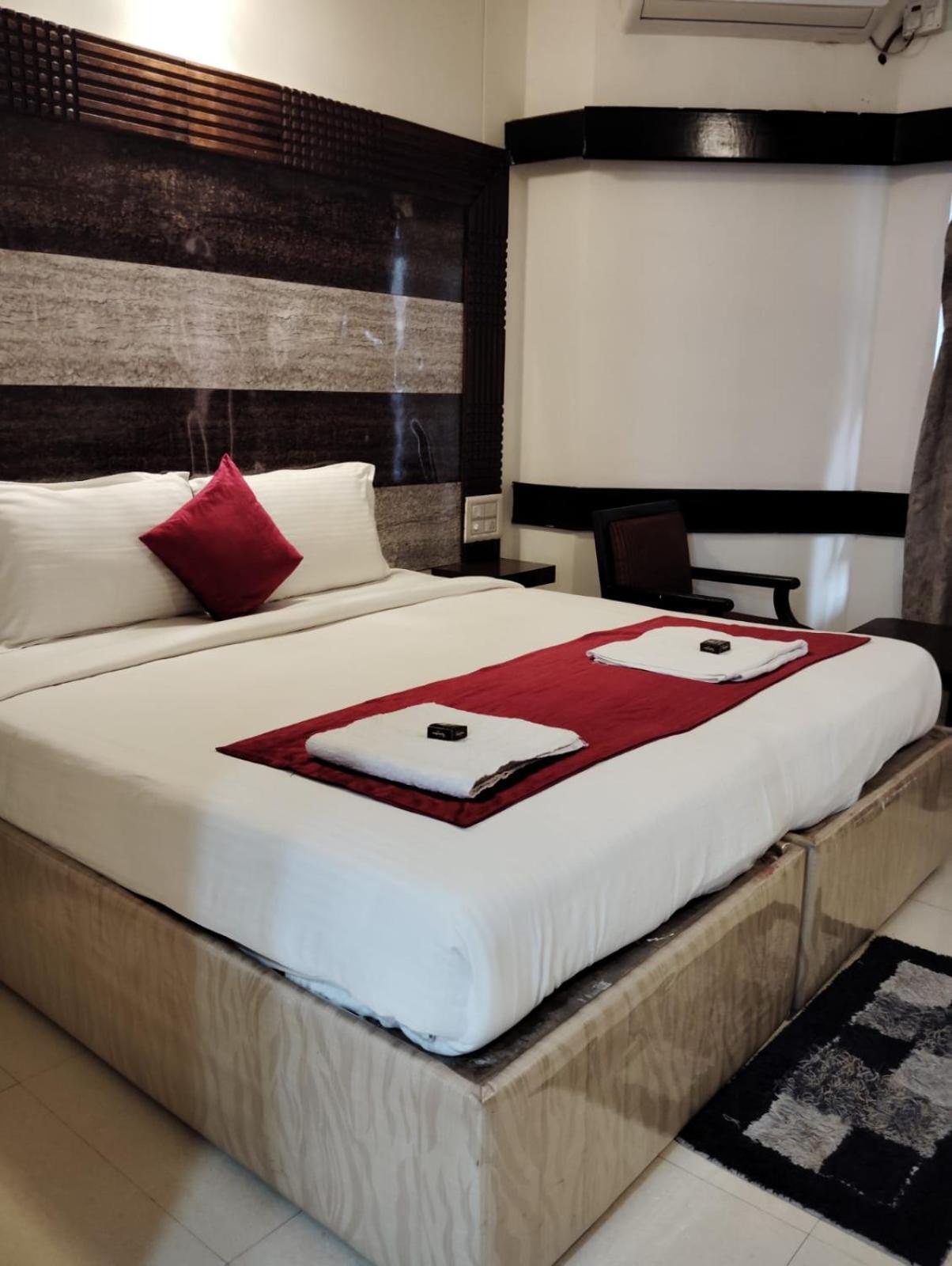 Hotel New Rajdarshan Madikeri Extérieur photo