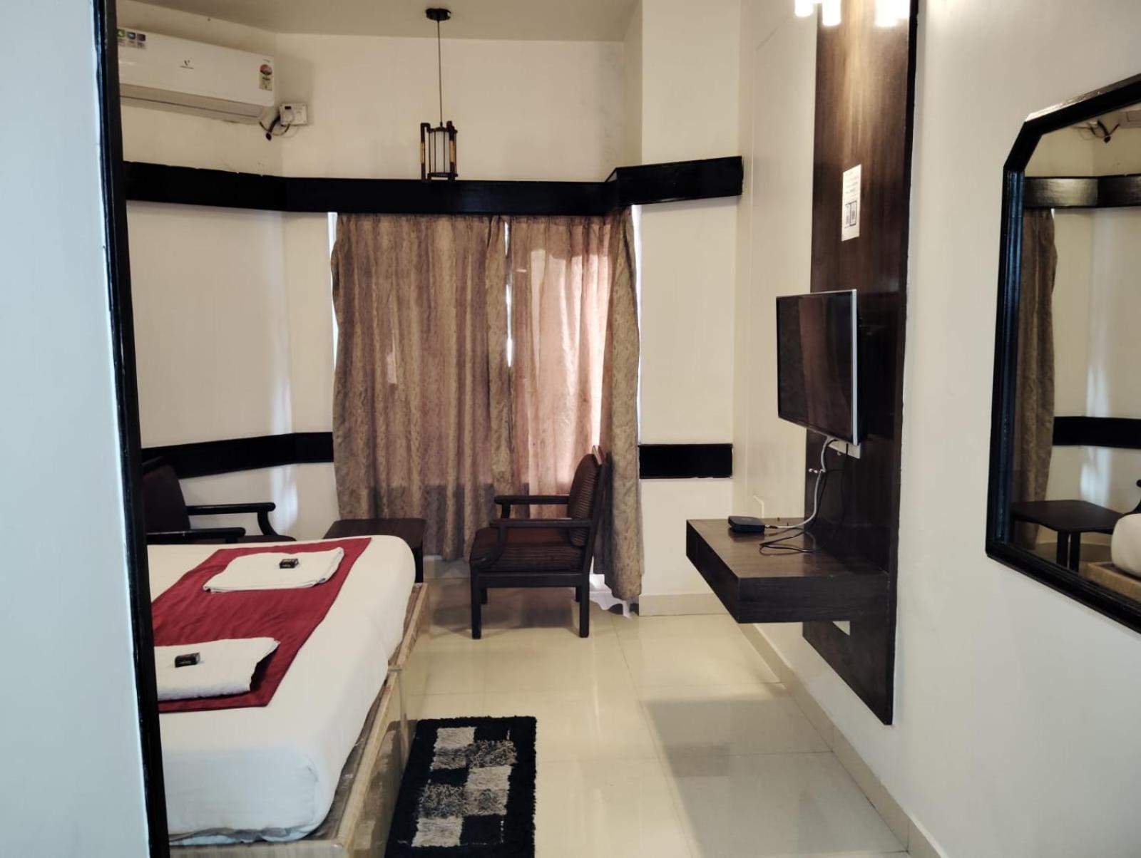 Hotel New Rajdarshan Madikeri Extérieur photo